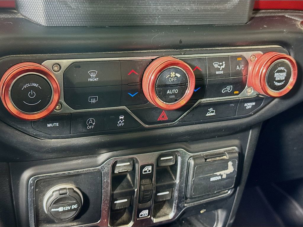 Used 2020 Jeep Gladiator Rubicon w/ Trailer Tow Package AWD/4WD image 13