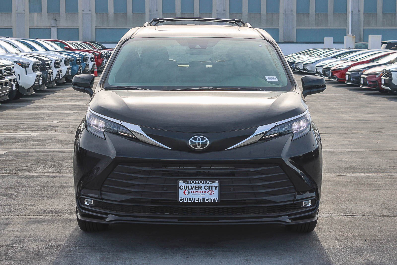 New 2026 Toyota Sienna XLE FWD image 2