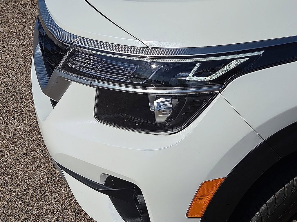 Used 2024 Kia Seltos EX image 11