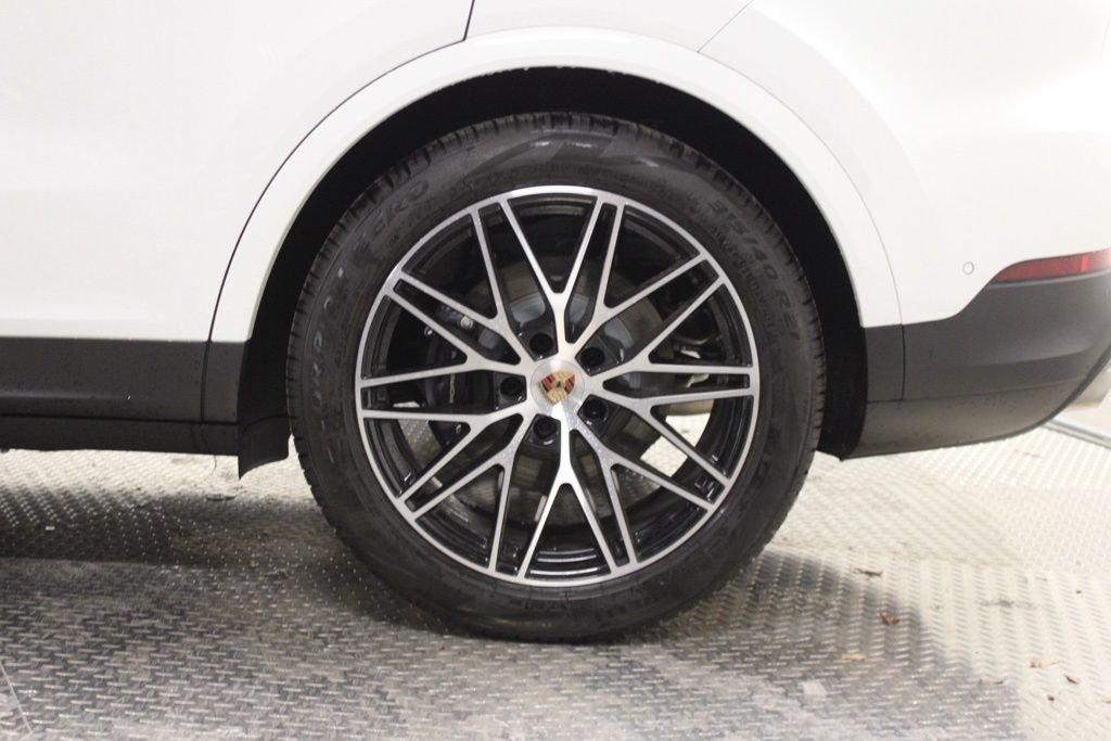 Certified 2025 Porsche Cayenne AWD/4WD image 15
