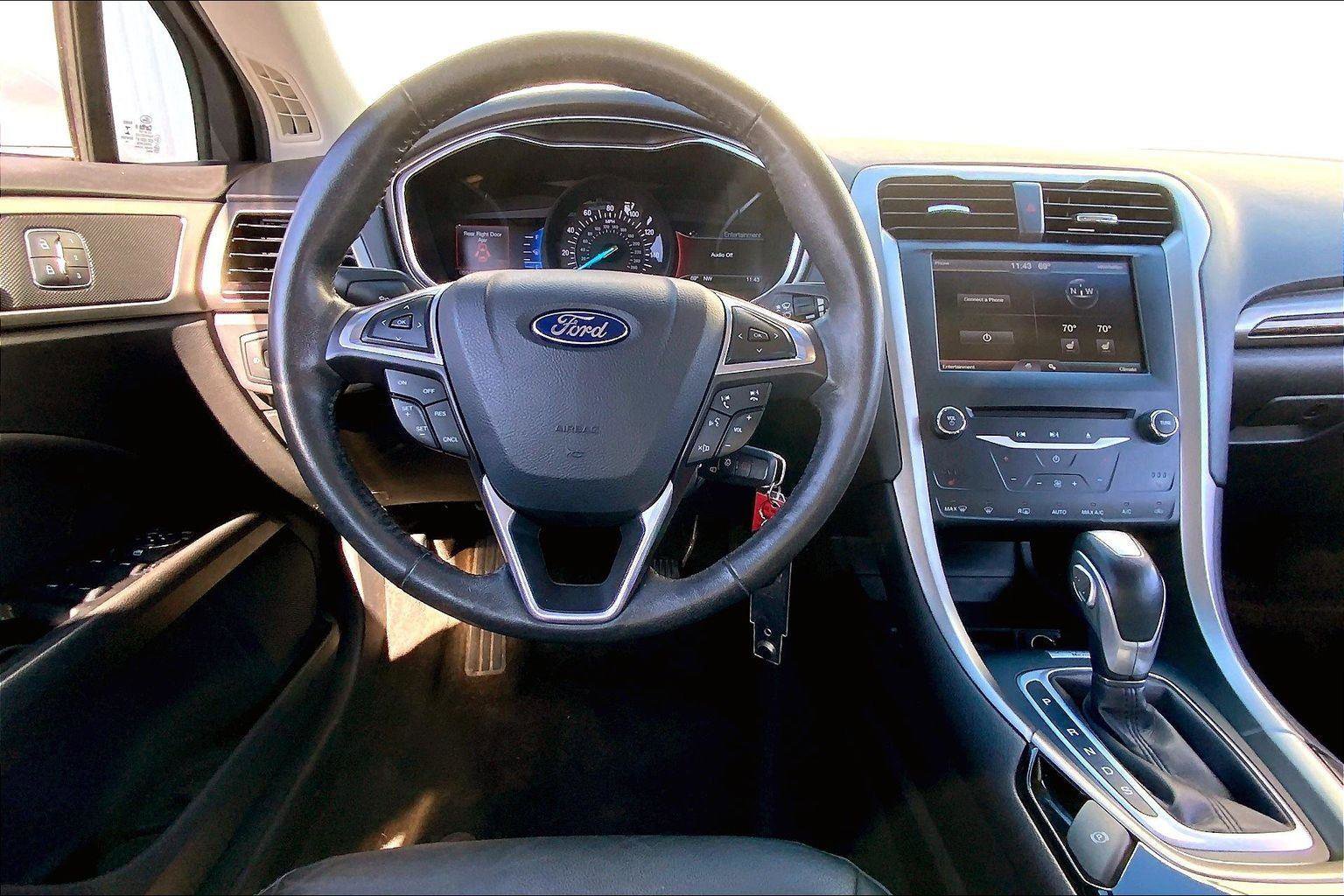 Used 2015 Ford Fusion SE w/ Equipment Group 202A image 5