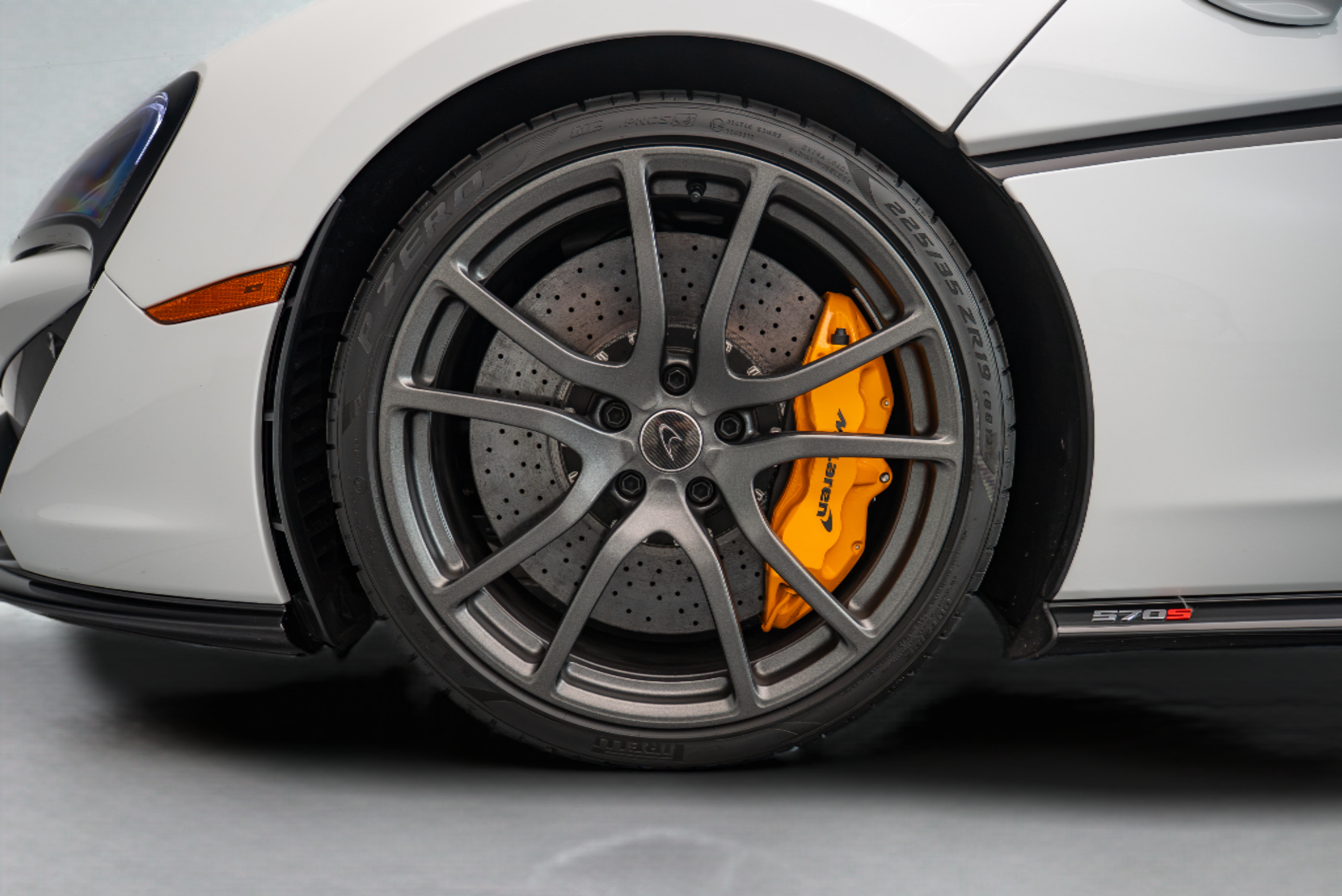 Used 2019 McLaren 570S Spider RWD image 20