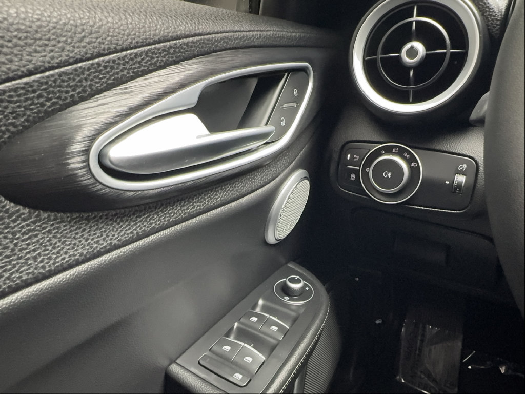 Used 2019 Alfa Romeo Giulia w/ Quick Order Package 22K Sport RWD image 40