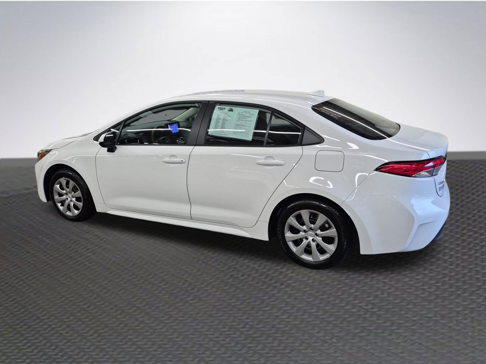 Used 2026 Toyota Corolla LE FWD image 5