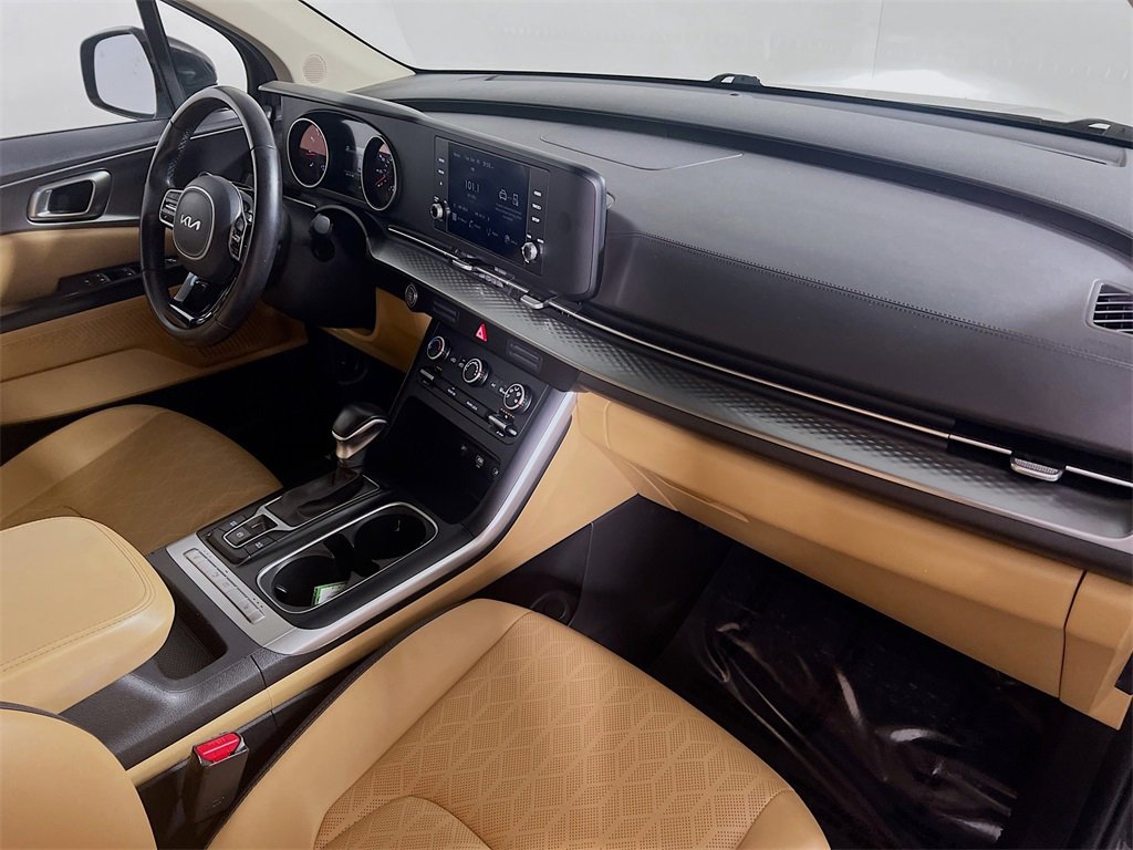 Used 2024 Kia Carnival LX image 28