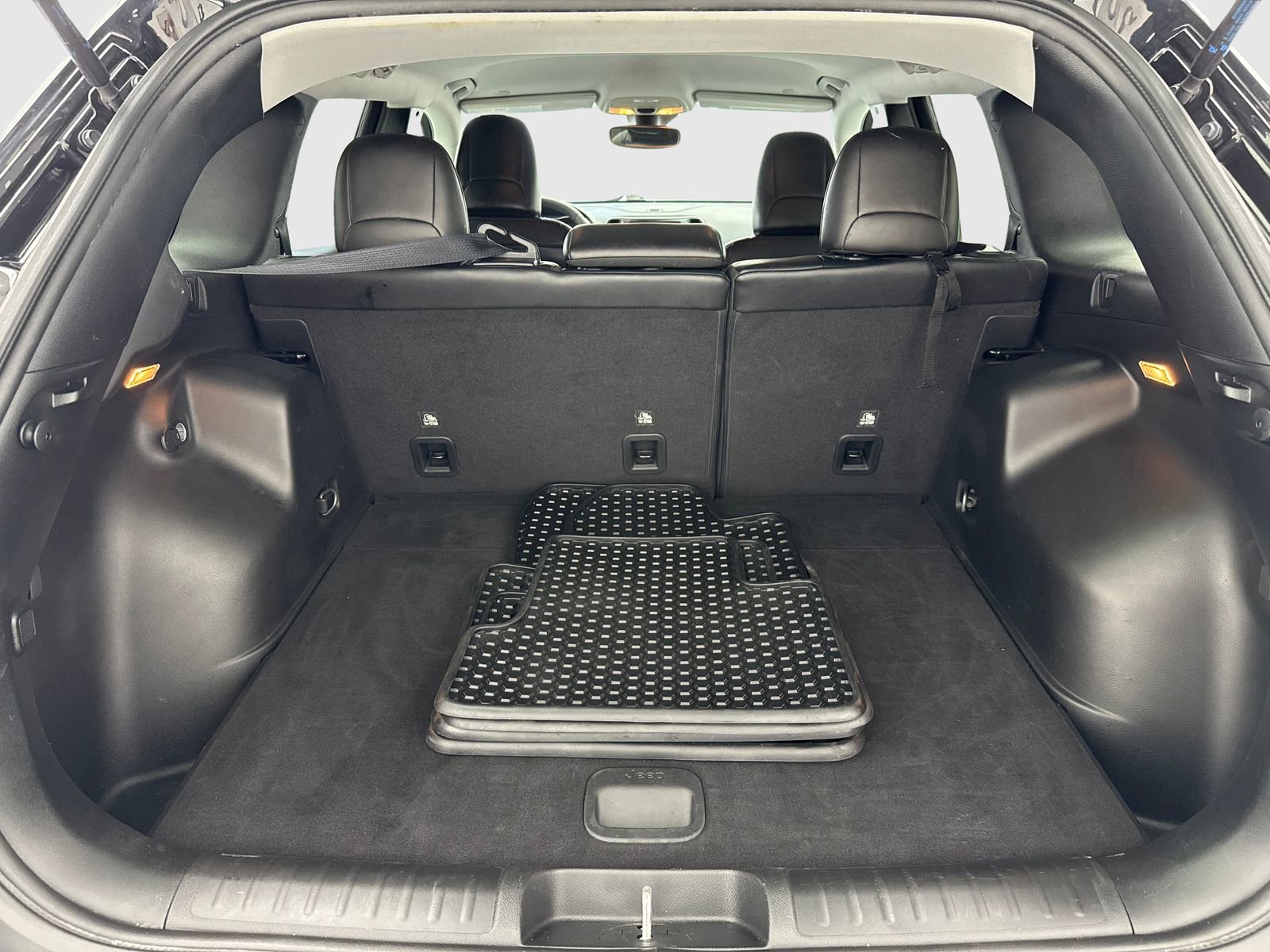 Used 2022 Jeep Cherokee Latitude AWD/4WD image 49