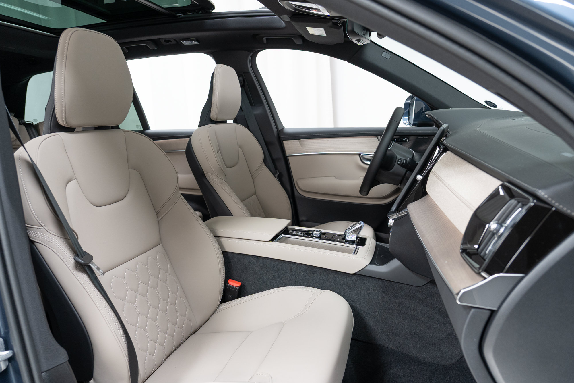 New 2026 Volvo XC90 B5 Plus w/ Protection Package AWD/4WD image 22