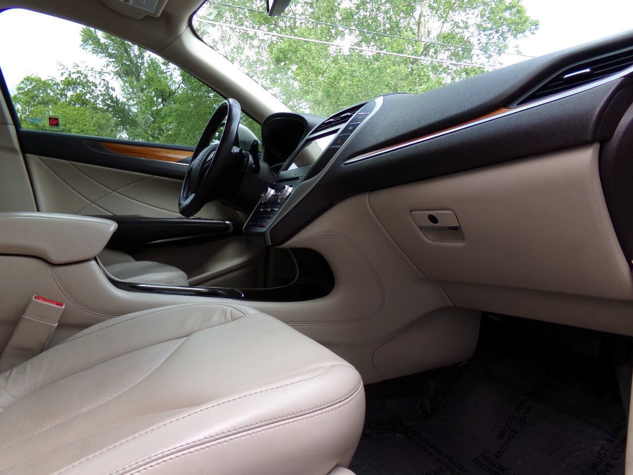 Used 2018 Lincoln MKC Select w/ Select Plus Package FWD image 24