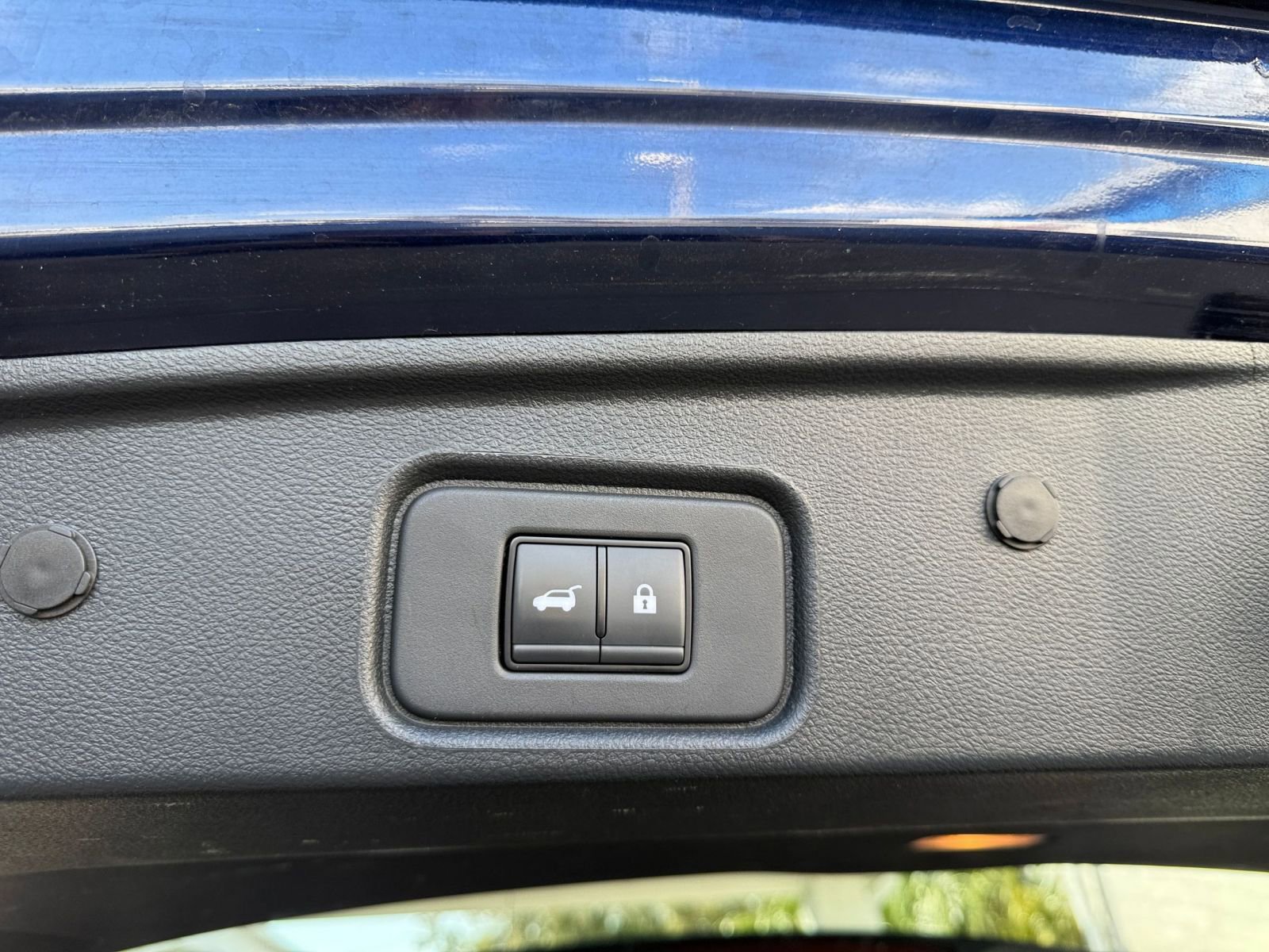 Used 2025 Nissan Pathfinder SV image 23