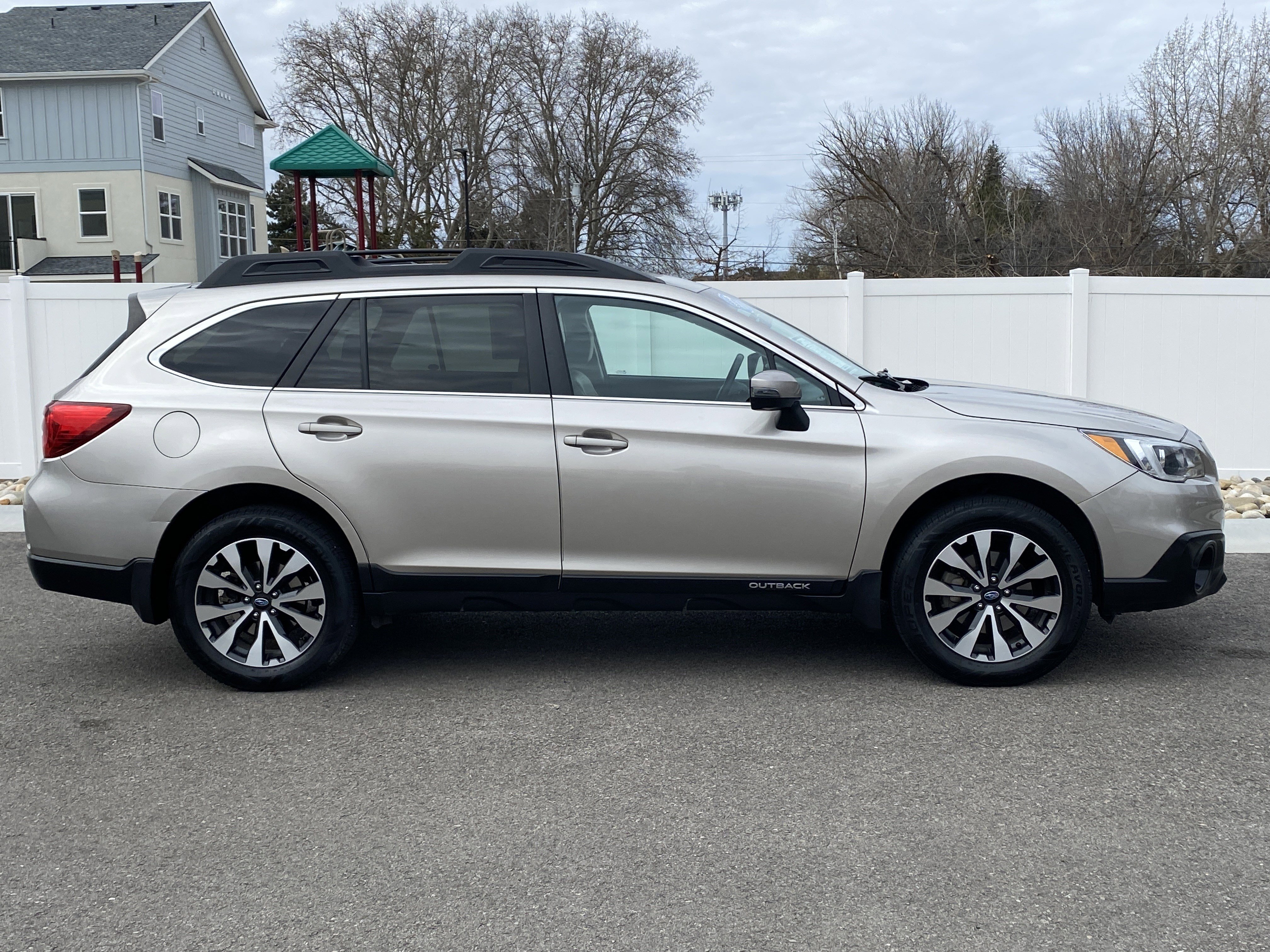 Used 2017 Subaru Outback 2.5i Limited image 7