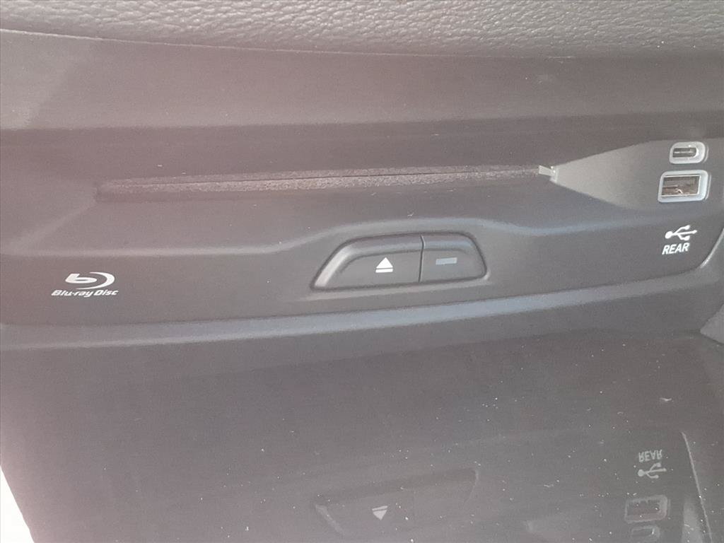 Used 2024 Chrysler Pacifica Limited w/ Uconnect Theater Family Group AWD/4WD image 33