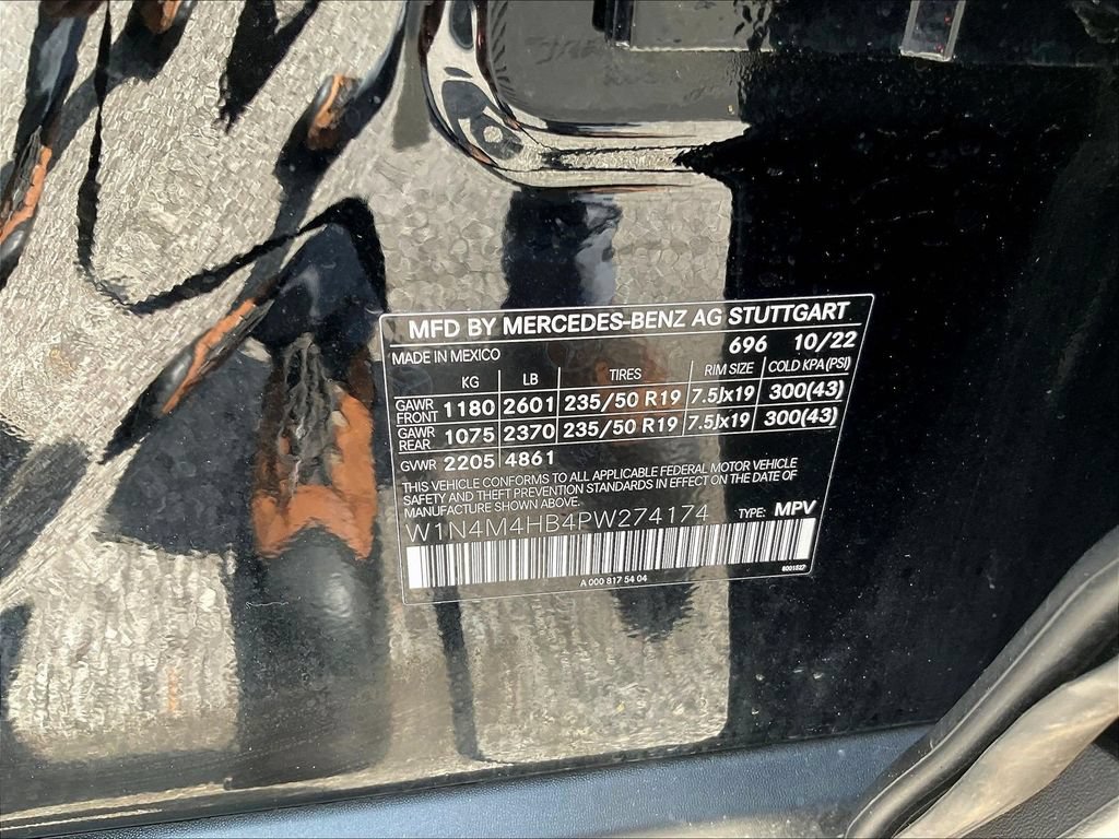 Used 2023 Mercedes-Benz GLB 250 4MATIC w/ Premium Package image 4