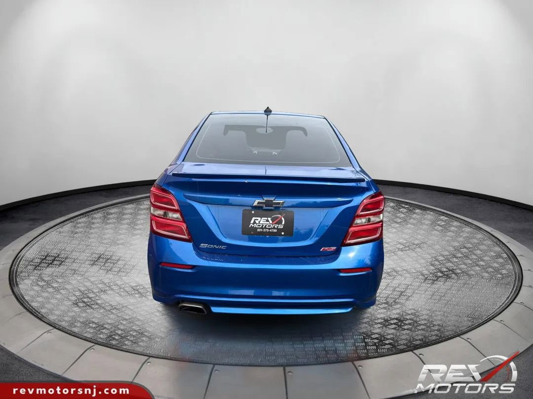 Used 2019 Chevrolet Sonic LT w/ Convenience Package FWD image 4