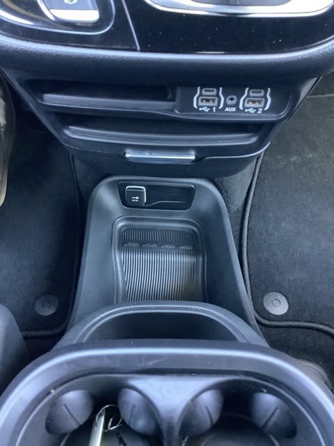 Certified 2025 Chrysler Pacifica Select FWD image 29