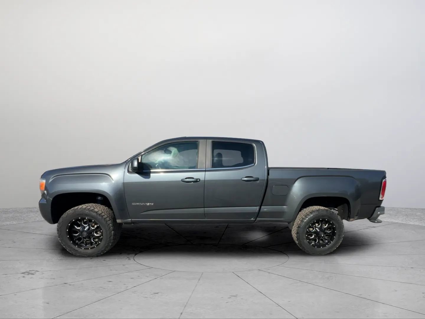 Used 2016 GMC Canyon SLE w/ SLE Convenience Package image 2