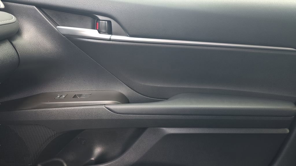 Used 2024 Toyota Camry SE FWD image 13