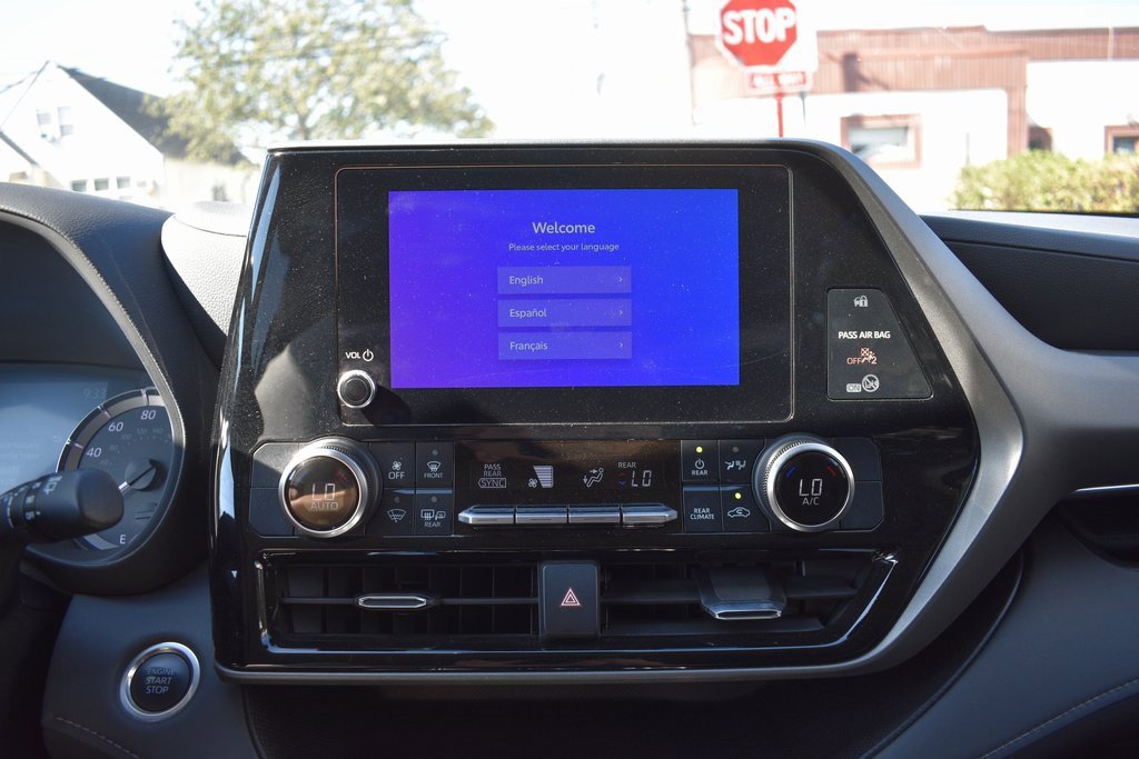 Used 2024 Toyota Highlander LE image 18