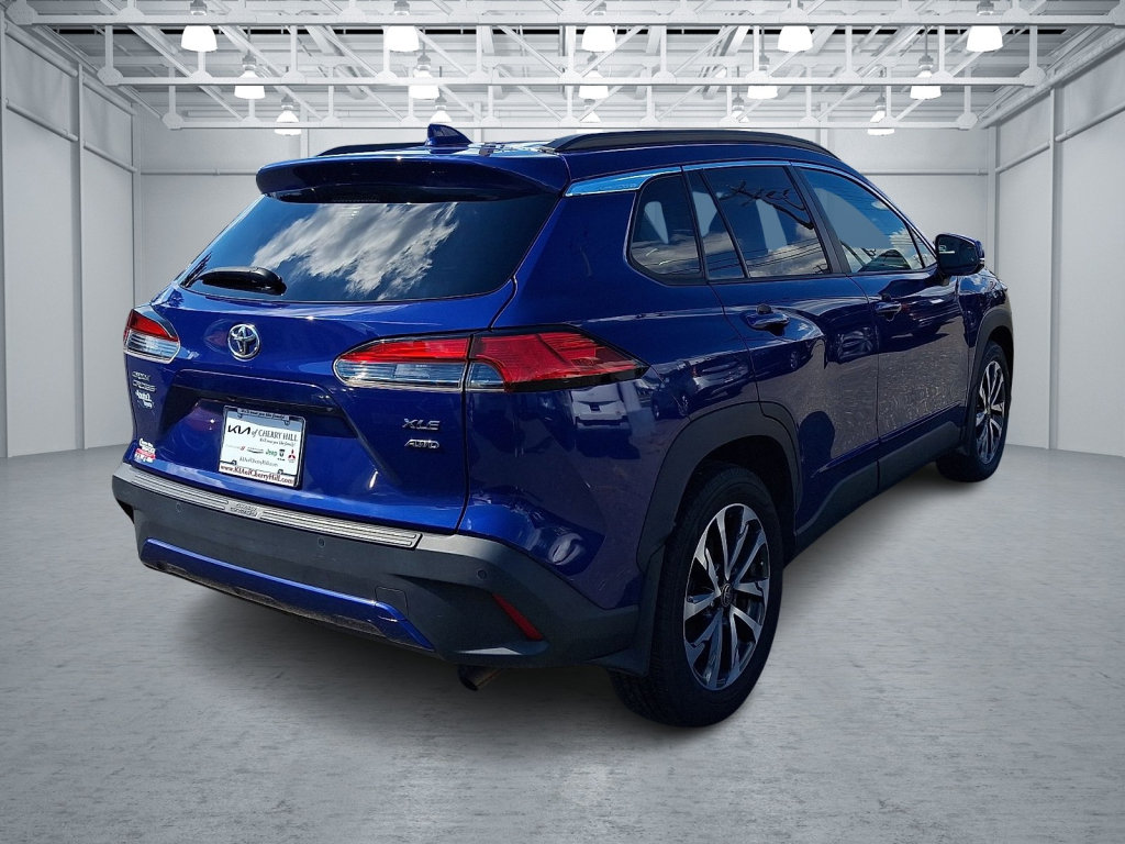 Used 2022 Toyota Corolla Cross XLE w/ Convenience Package AWD/4WD image 9