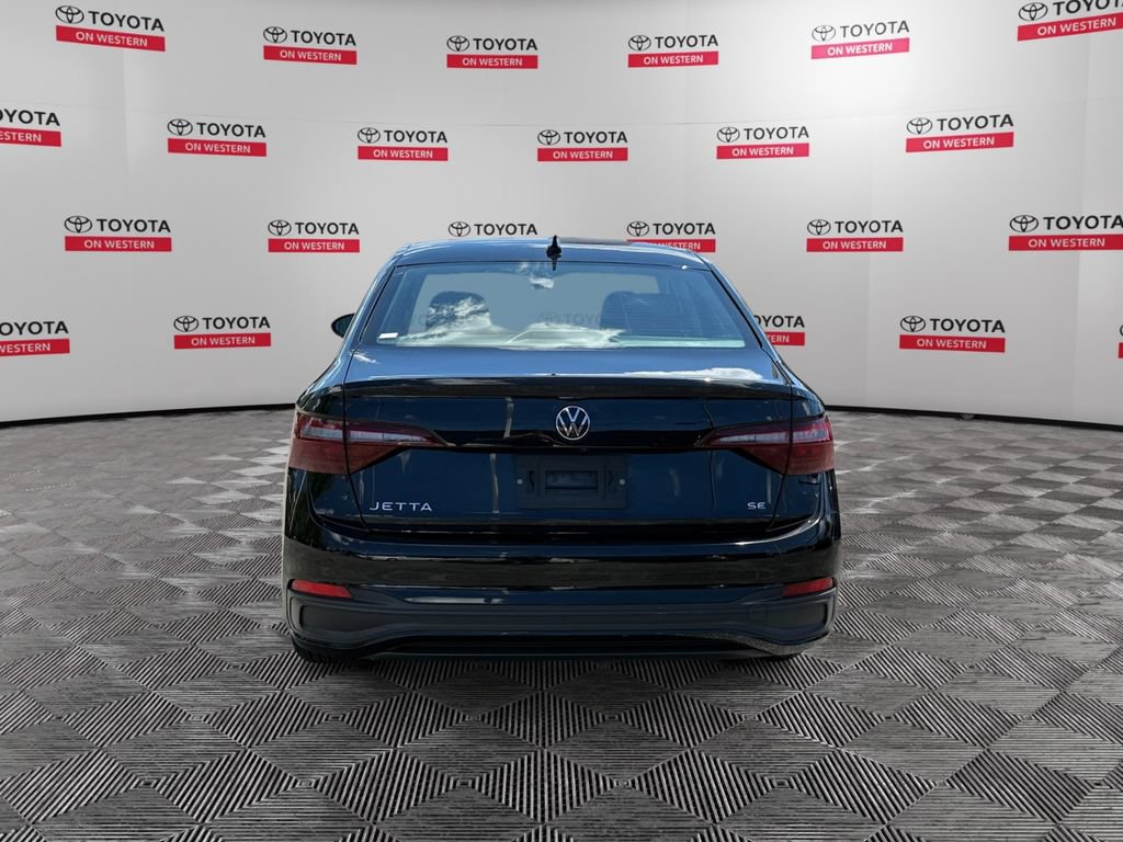 Used 2024 Volkswagen Jetta SE FWD image 6