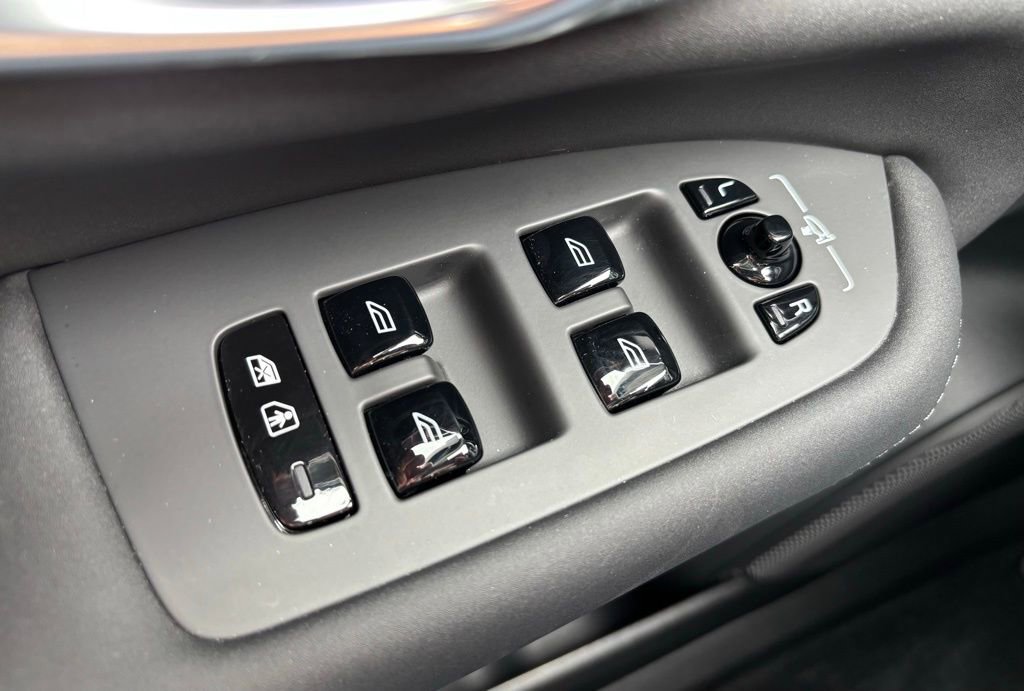 Certified 2026 Volvo XC90 B6 Plus w/ Protection Package Premier image 32
