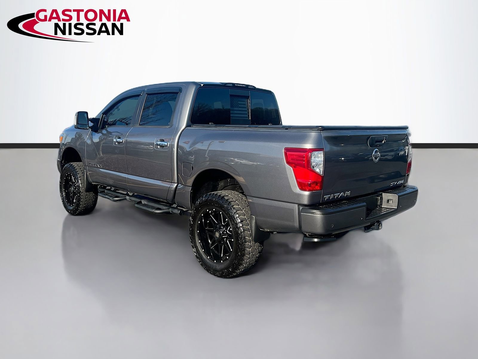 Used 2021 Nissan Titan SV w/ SV Convenience Package image 6