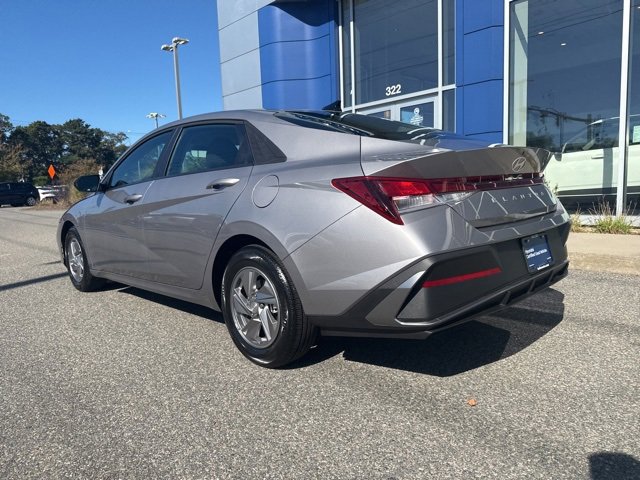 Certified 2025 Hyundai Elantra SE image 11
