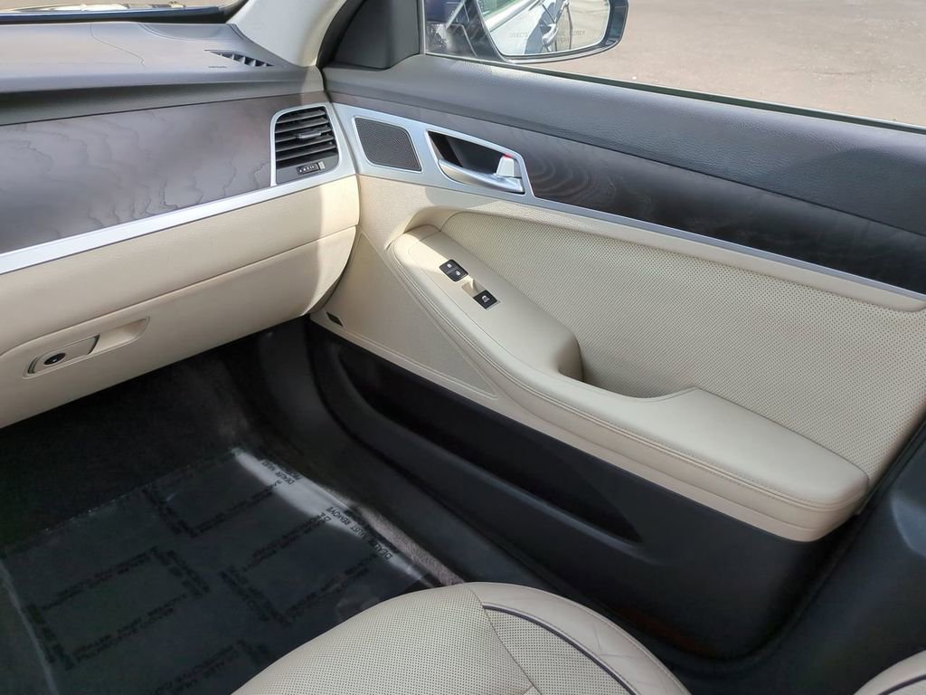 Used 2015 Hyundai Genesis 5.0 image 15