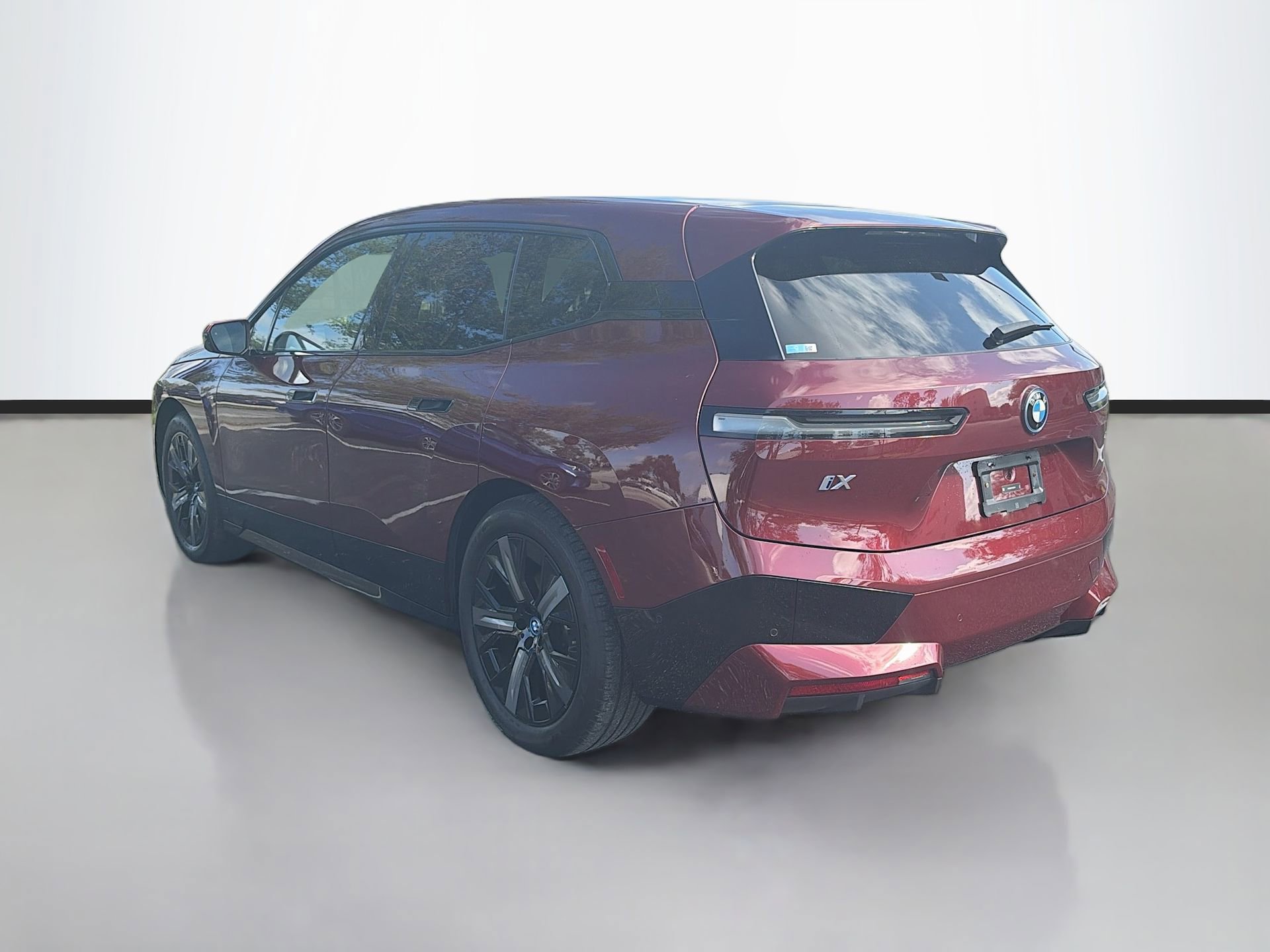 Certified 2025 BMW iX xDrive50 w/ Premium Package image 6