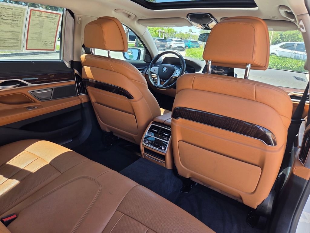 Used 2020 BMW 745e xDrive AWD/4WD image 27