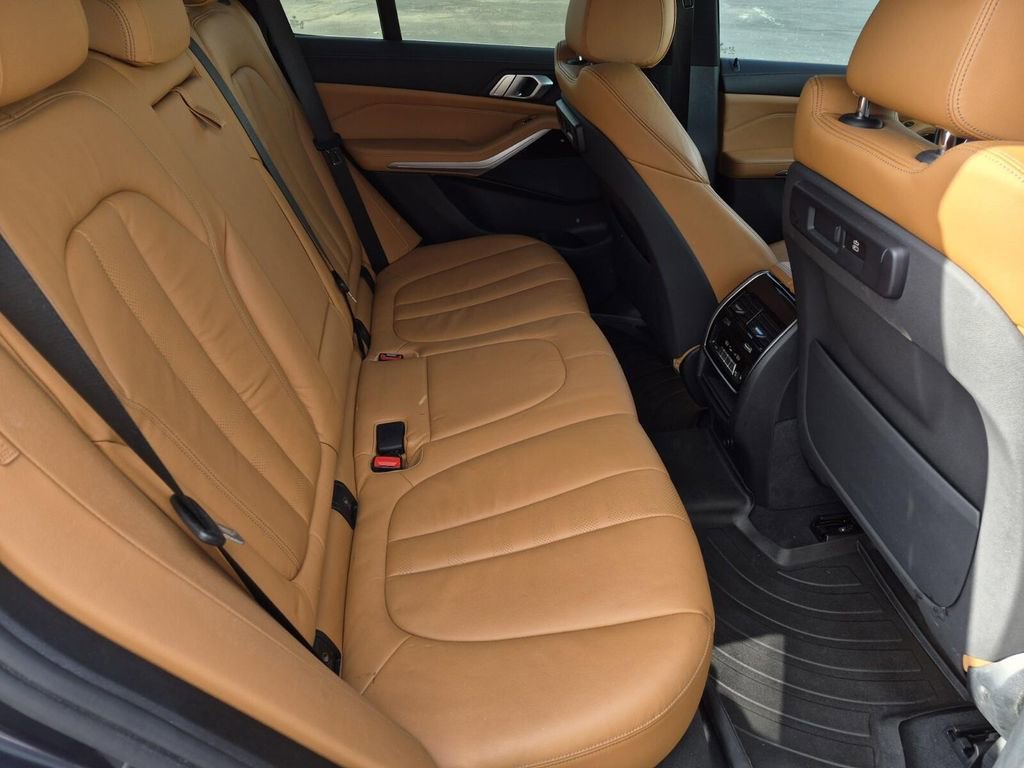 Used 2019 BMW X5 xDrive40i w/ Premium Package 2 image 16