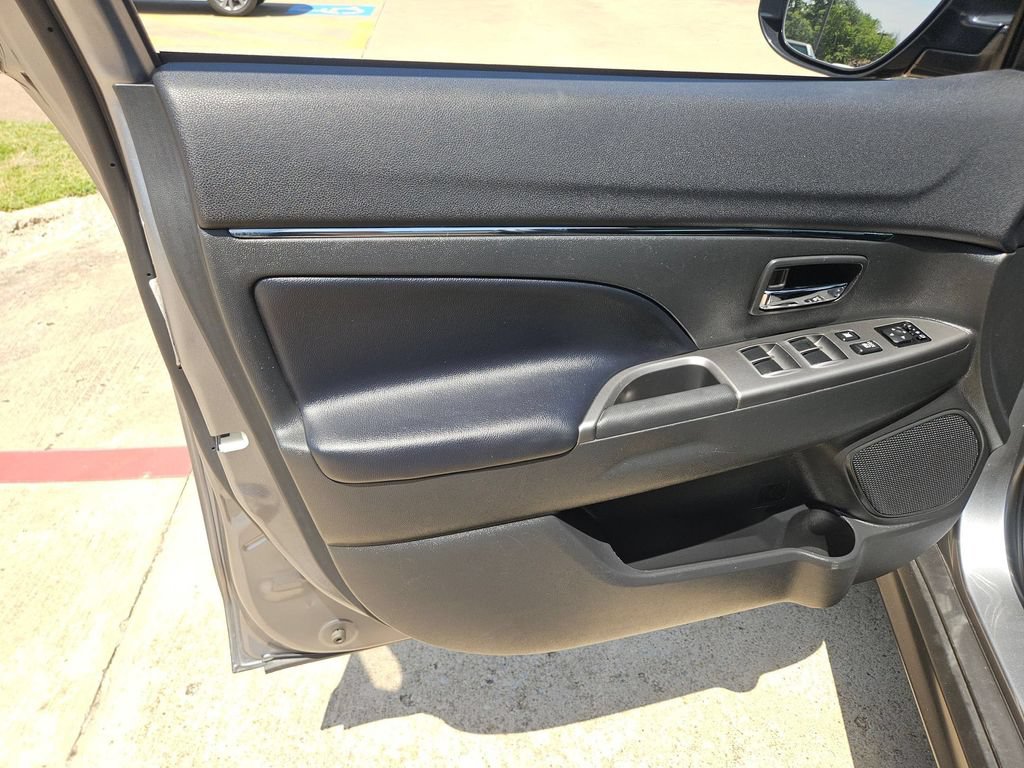 Used 2025 Mitsubishi Outlander Sport SE AWD/4WD image 10