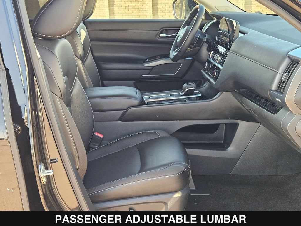 Used 2024 Nissan Pathfinder SL w/ SL Premium Package FWD image 32