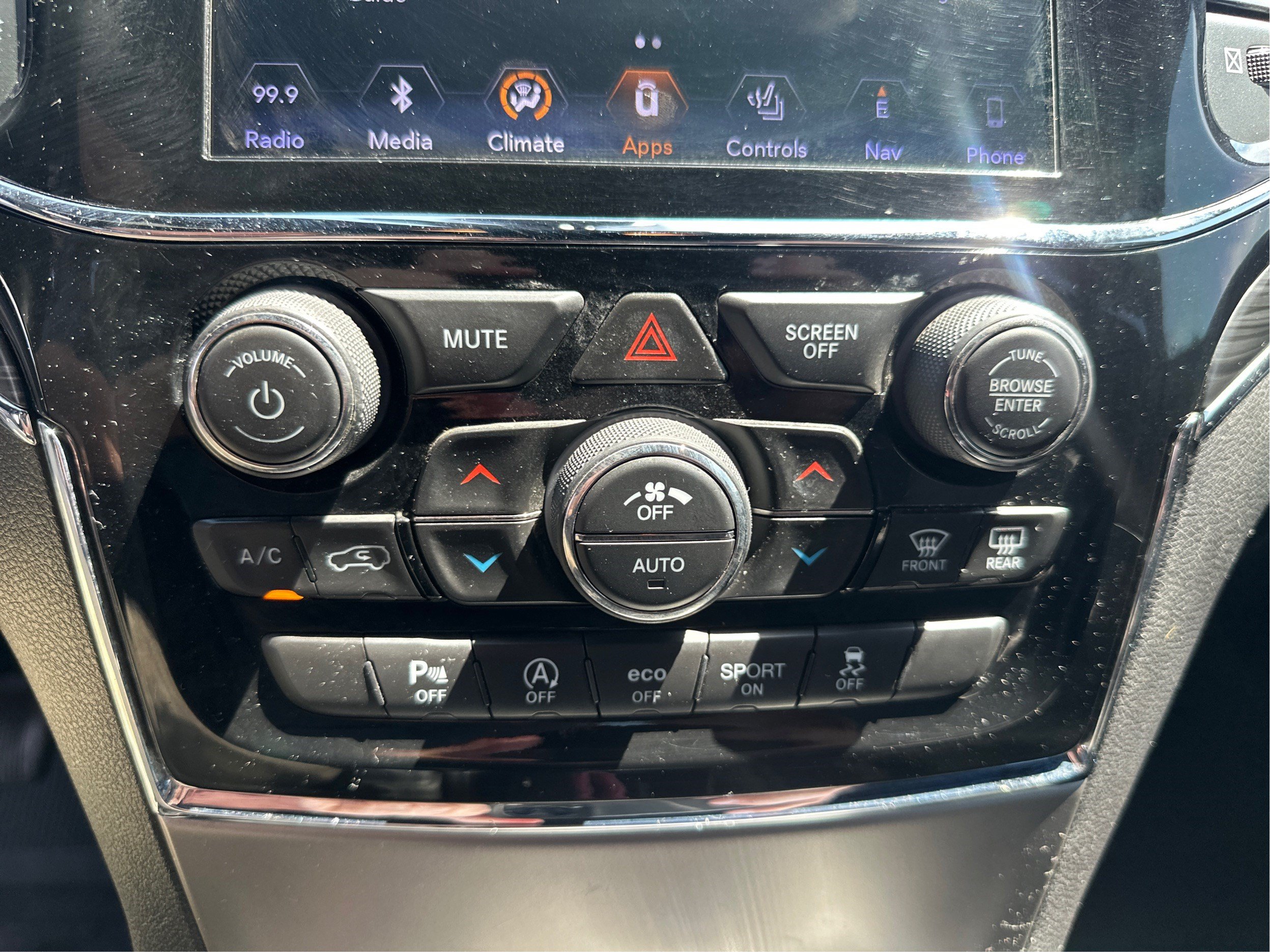 Used 2019 Jeep Grand Cherokee Limited AWD/4WD image 30