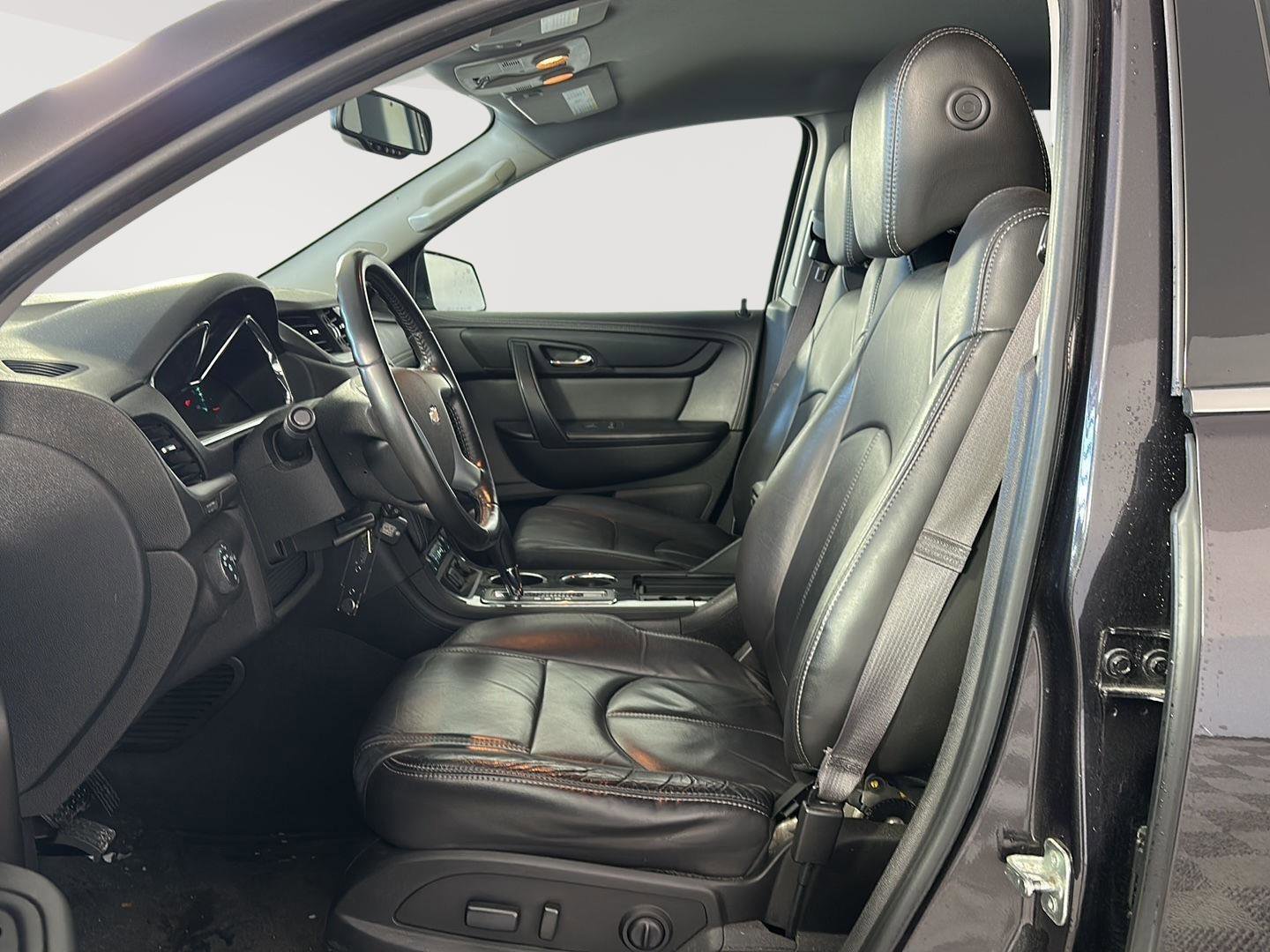 Used 2015 Chevrolet Traverse LT image 4