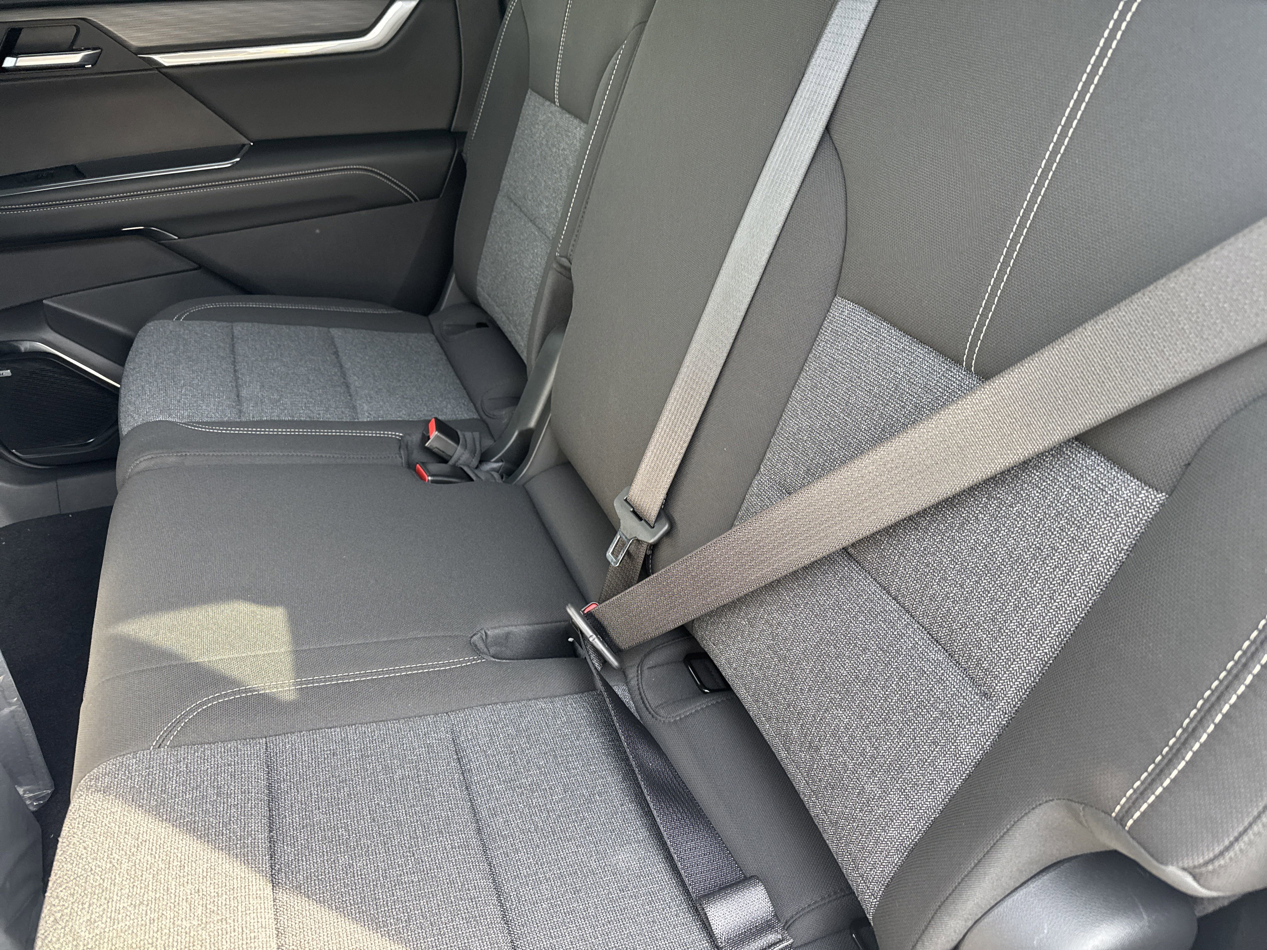 New 2025 GMC Acadia Elevation image 13