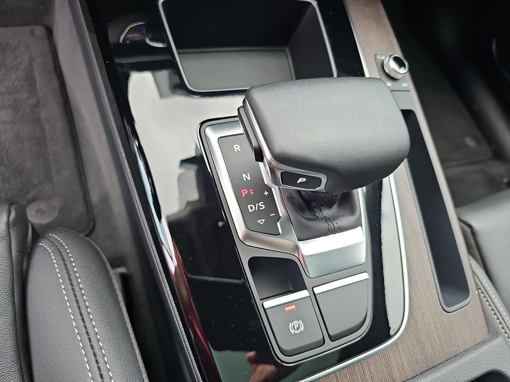 Used 2024 Audi Q5 e Premium w/ Convenience Package AWD/4WD image 20