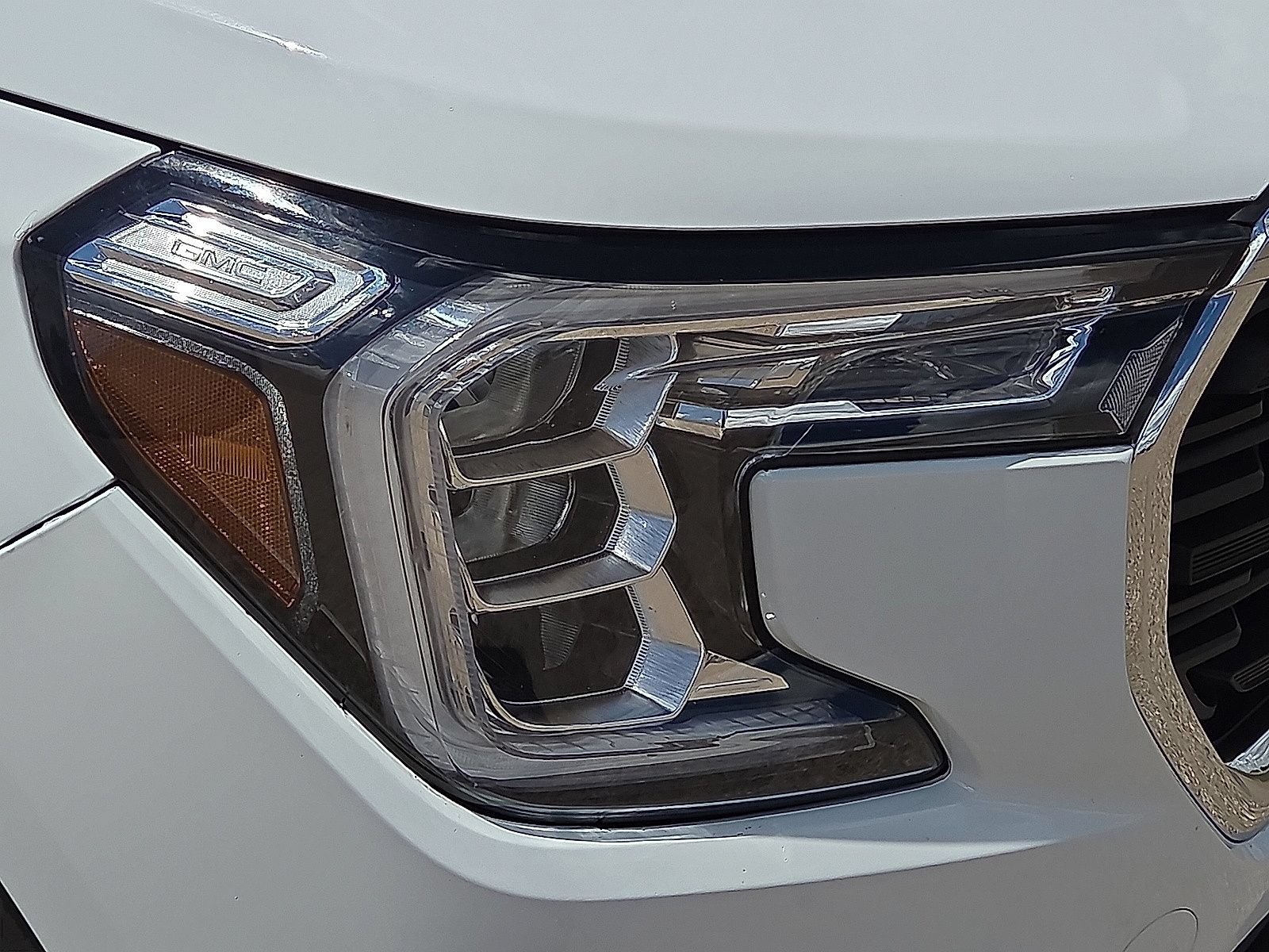 Used 2024 GMC Terrain SLE FWD image 10