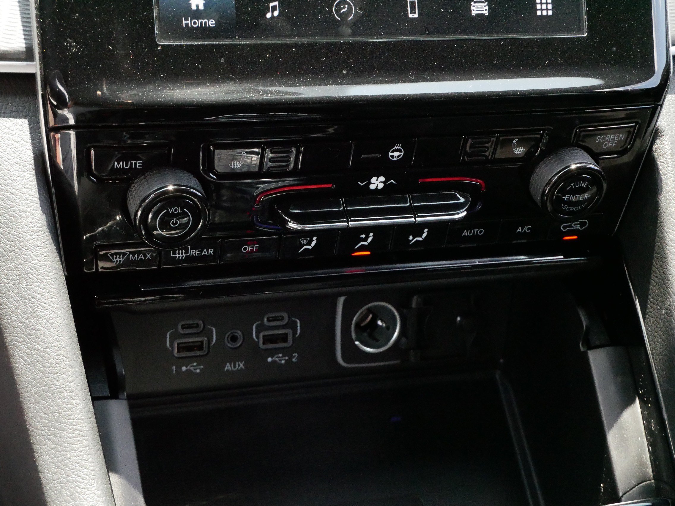 Used 2023 Jeep Grand Cherokee Altitude AWD/4WD image 23