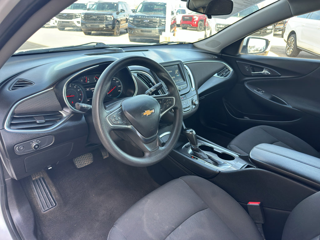 Used 2018 Chevrolet Malibu LT FWD image 12