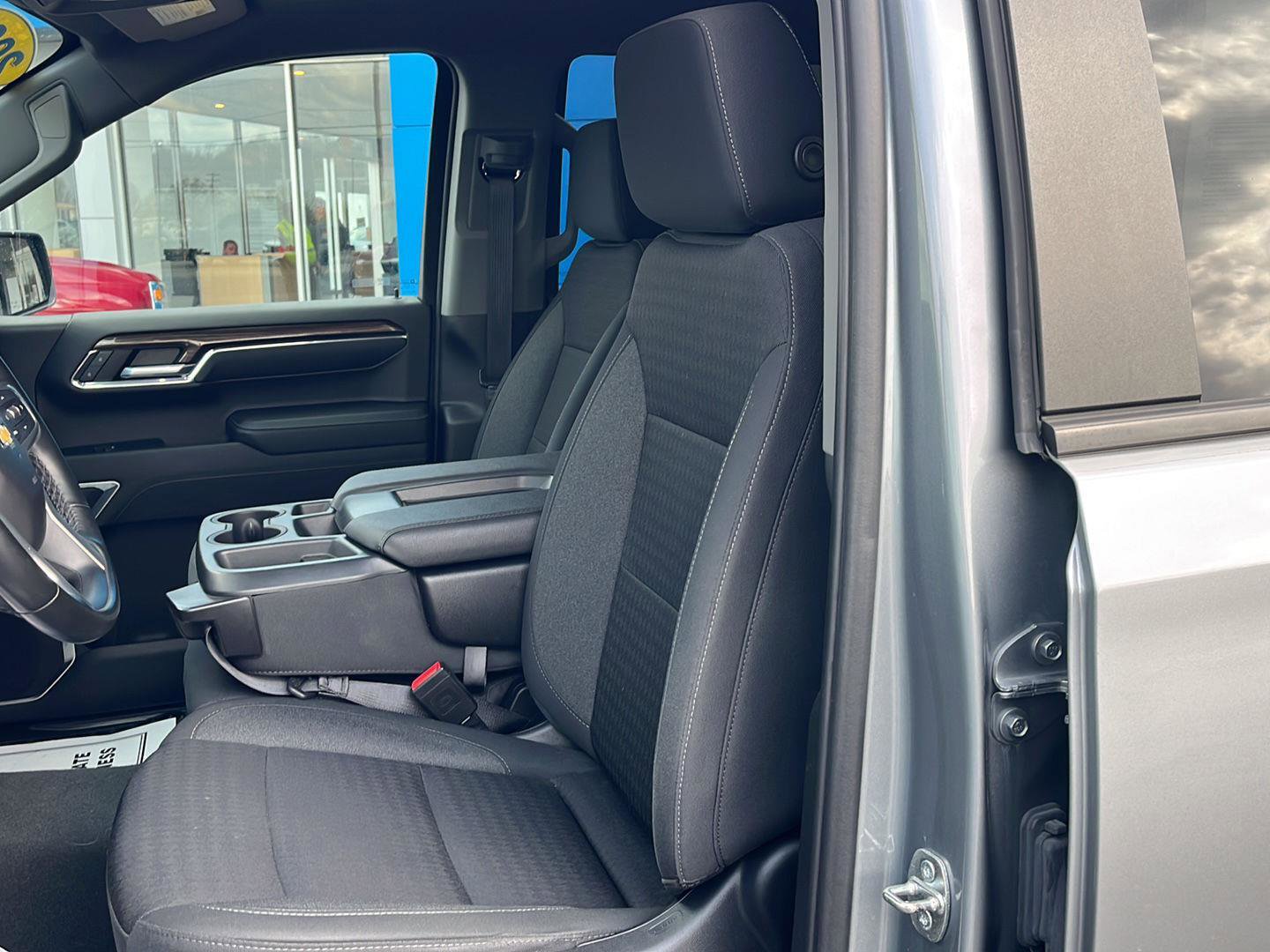 Used 2023 Chevrolet Silverado 1500 LT AWD/4WD image 18