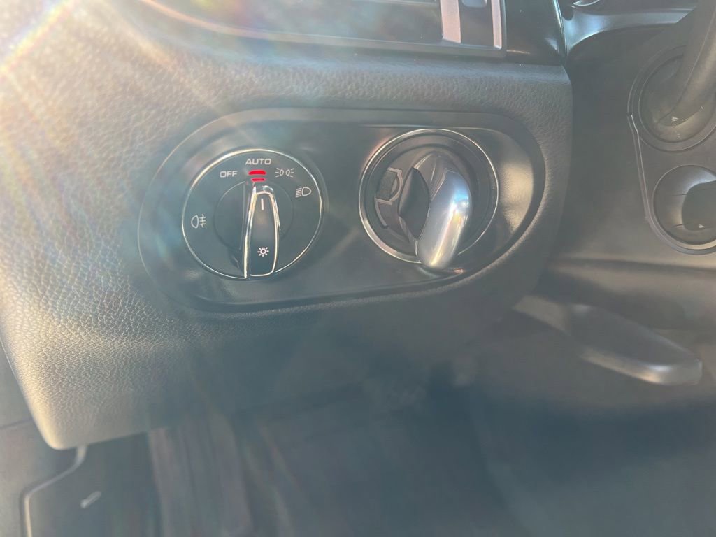 Used 2022 Porsche Macan Base image 51