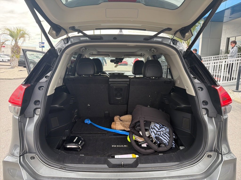 Used 2018 Nissan Rogue SL w/ Premium Package image 14