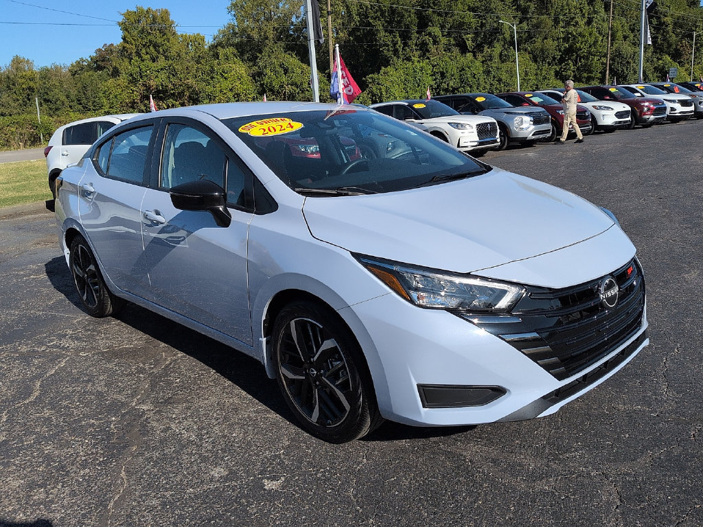 Used 2024 Nissan Versa SR w/ Trunk Package