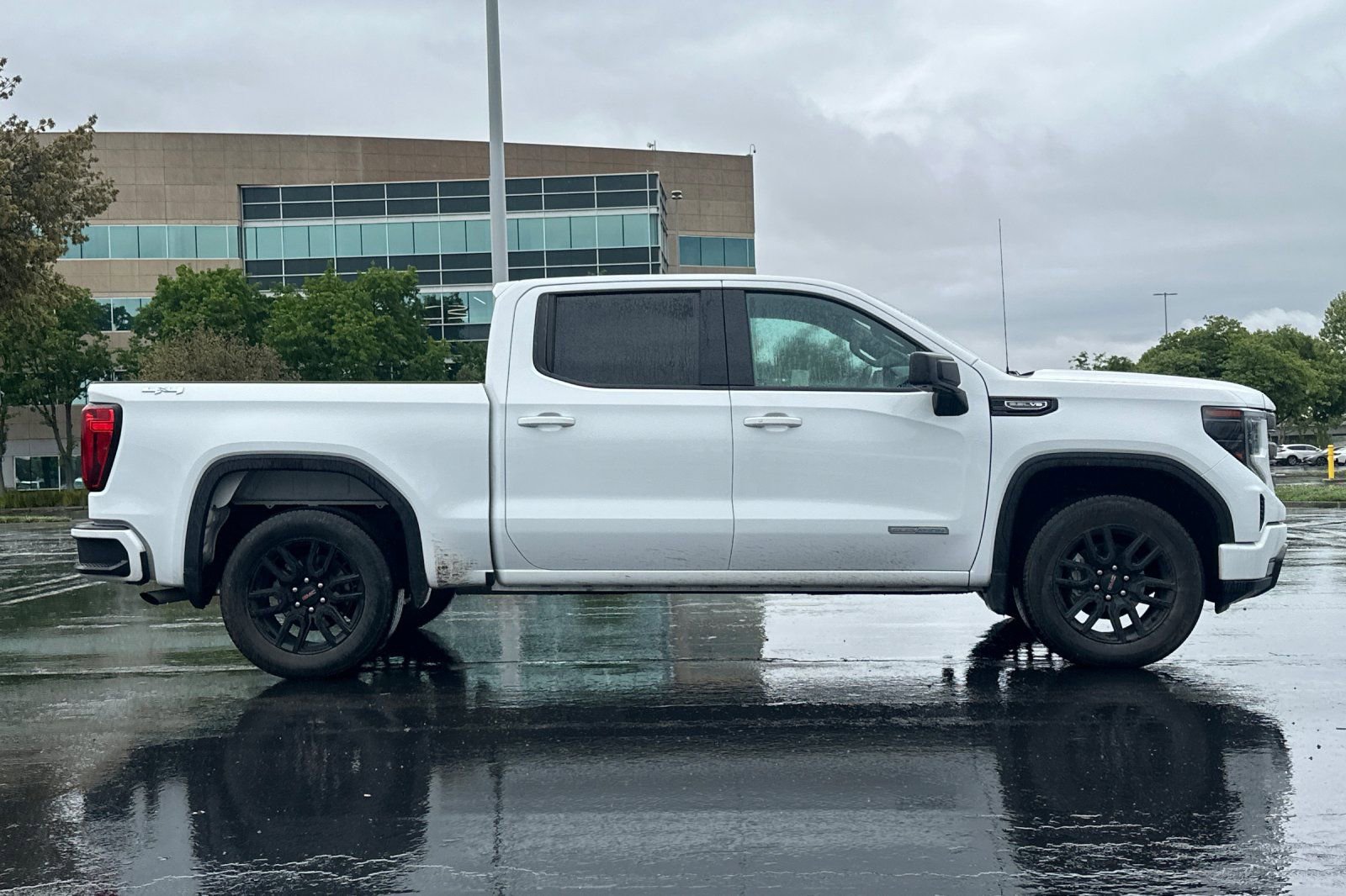 Used 2023 GMC Sierra 1500 Elevation AWD/4WD image 3