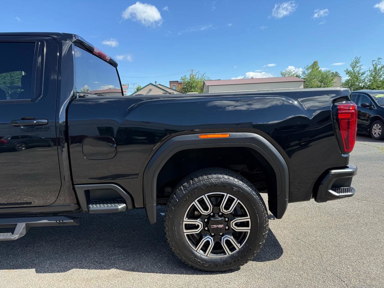 Used 2022 GMC Sierra 2500 AT4 AWD/4WD image 9