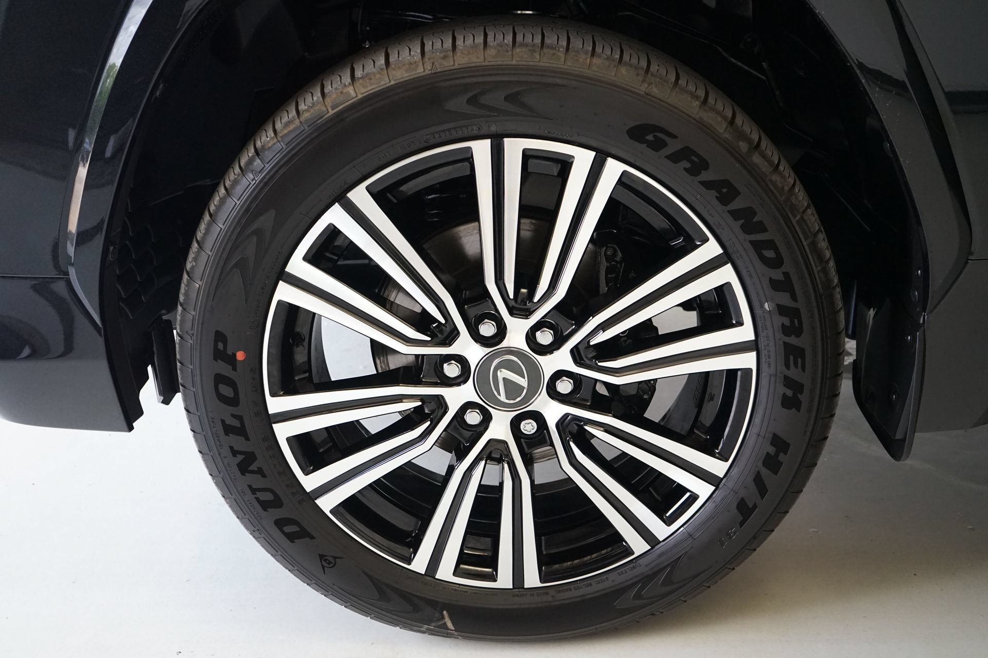 Used 2026 Lexus LX 600 4WD w/ Luxury Package image 37