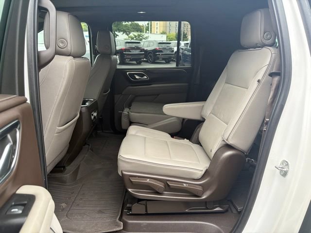 Used 2023 GMC Yukon XL SLT w/ SLT Premium Package AWD/4WD image 12
