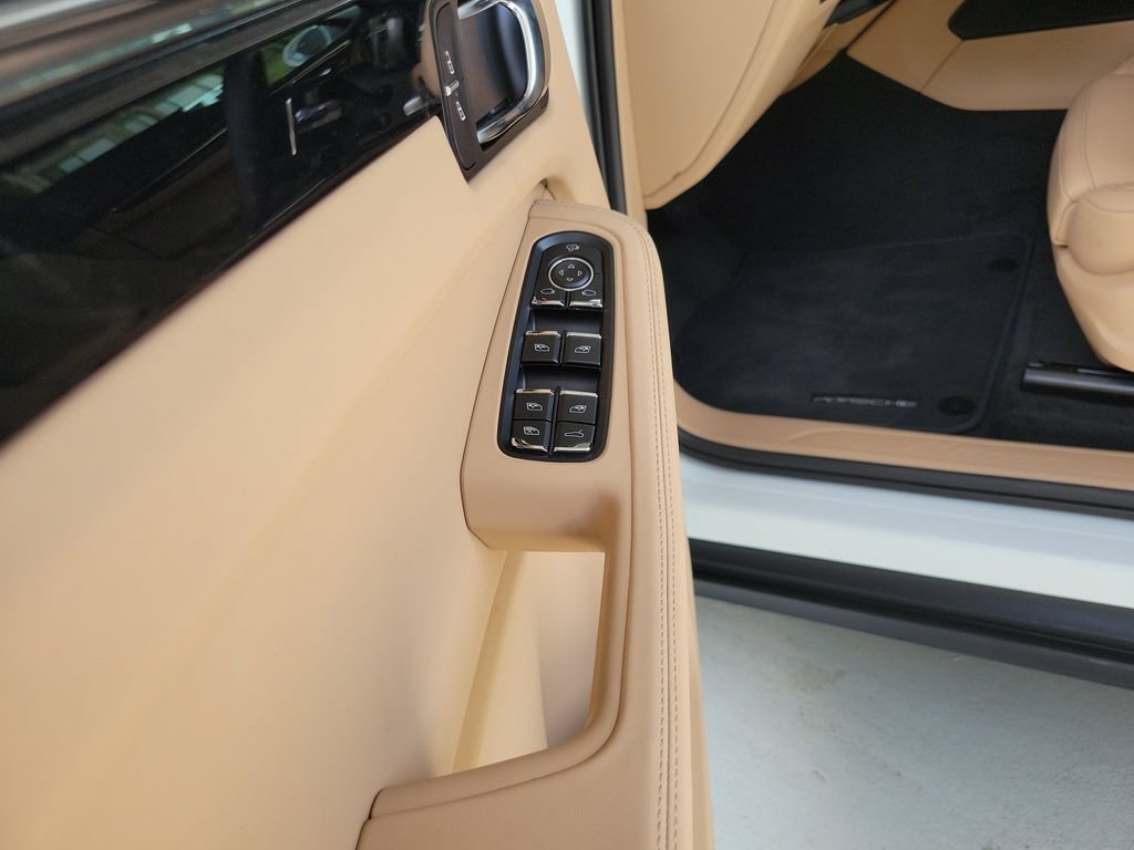New 2026 Porsche Macan AWD/4WD image 19