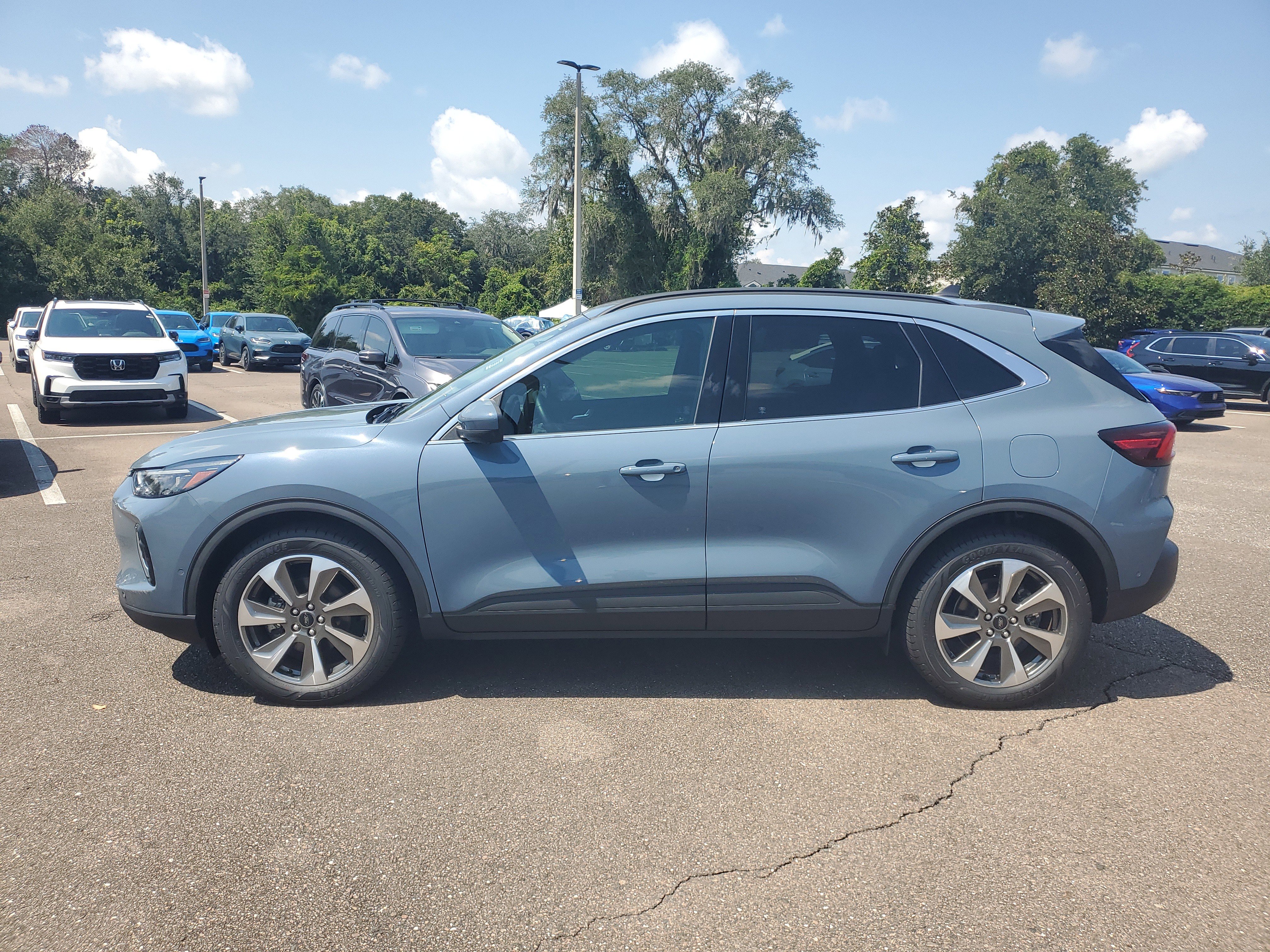Used 2023 Ford Escape Platinum w/ Premium Technology Package image 10