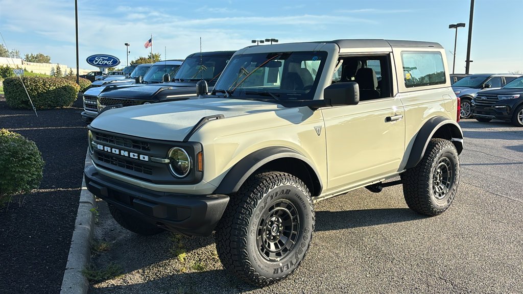 New 2026 Ford Bronco 2-Door w/ Sasquatch Package AWD/4WD image 2
